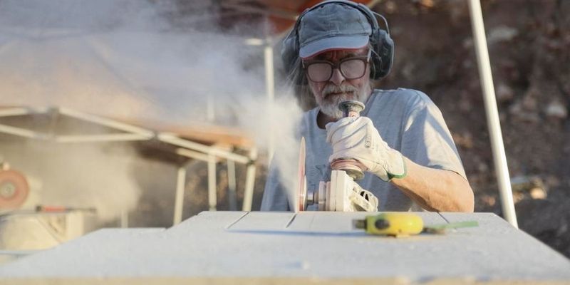 8 دول تشارك في مخيم النحاتين بصحار