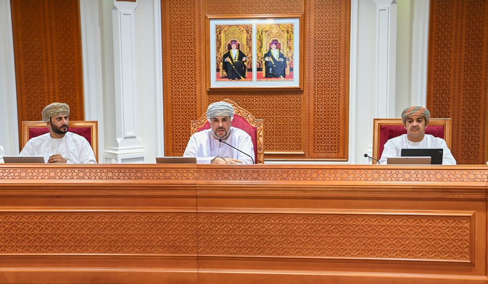 “المجلس البلدي بظفار” يبحث سبل تطوير الخدمات والعمل البلدي في المنطقة