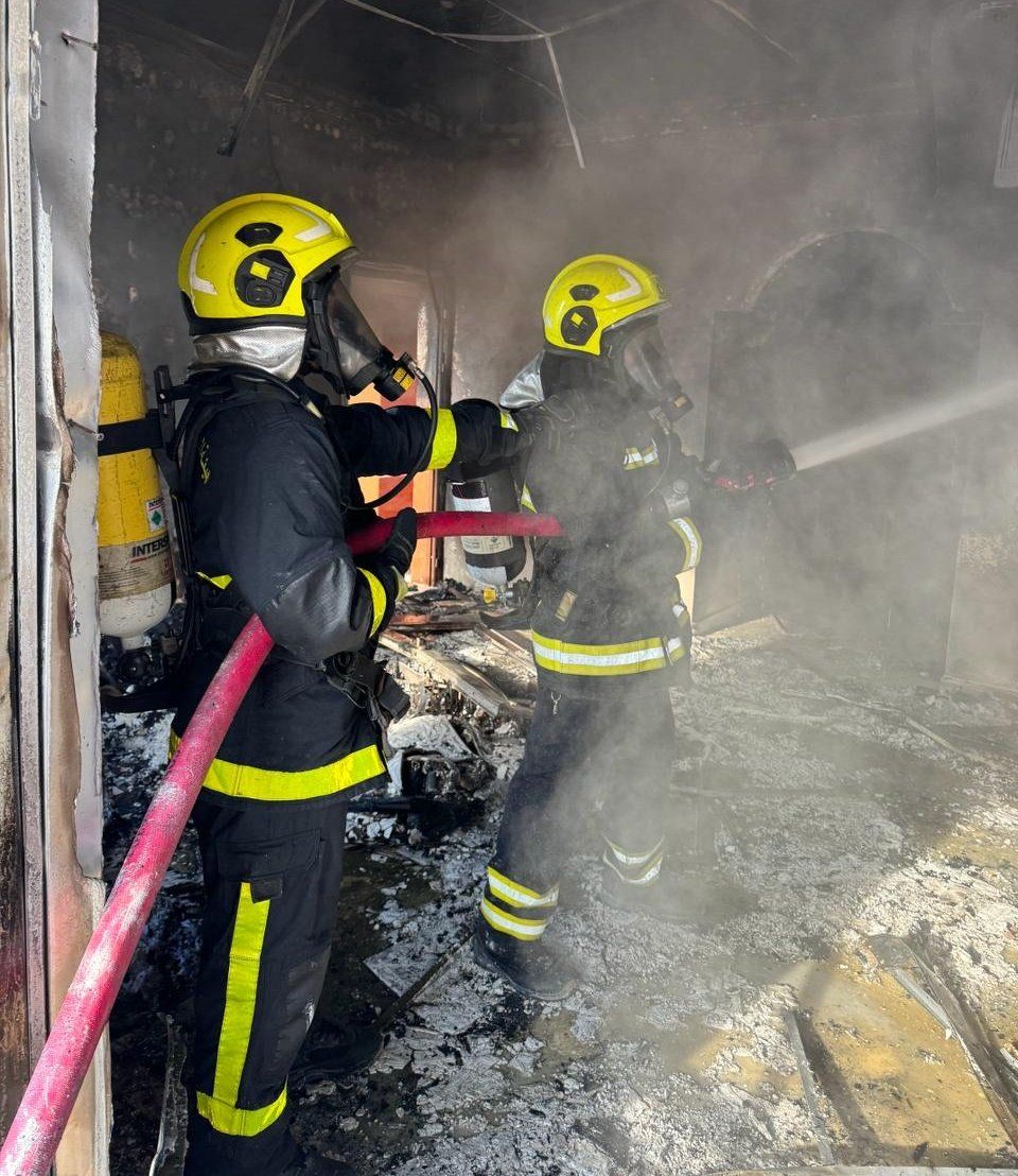 وفاة شخص وإصابة آخر في حادث نشوب حريق منزل بولاية بركاء