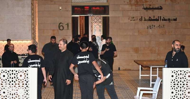 تعزيز الإجراءات الأمنية أمام دور العبادة (تصوير أسعد عبدالله)