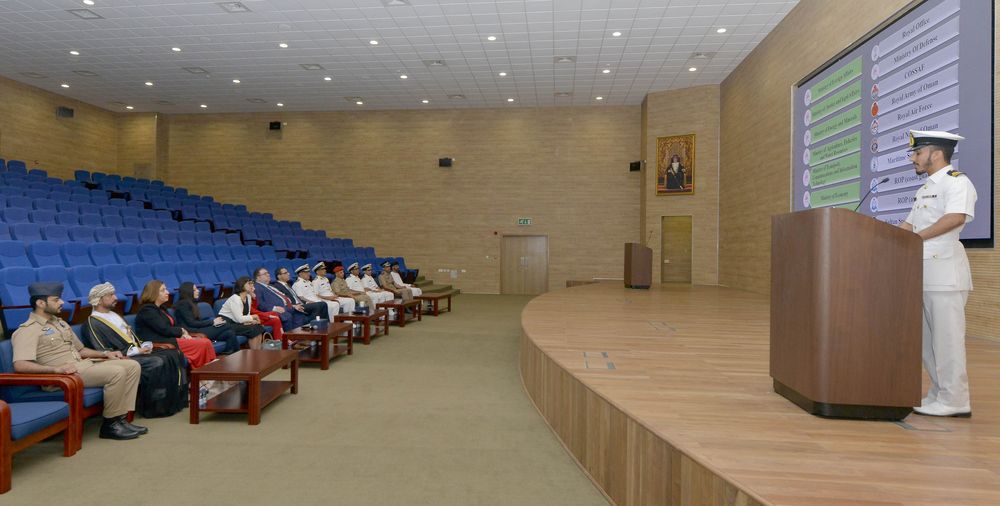 وزير الشؤون الخارجية بـ قبرص يزور مركز الأمن البحري