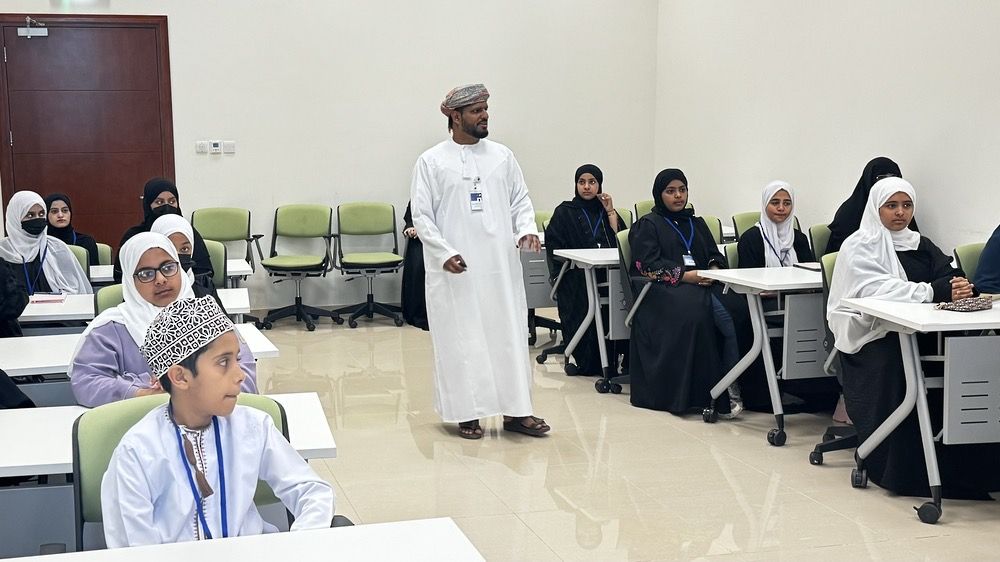 انطلاق فعاليات البرنامج الشتوي للطلبة الموهوبين بـ ظفار