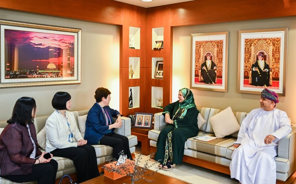 بحث أوجه التعاون بين ” التعليم العالي ” و ” جامعة بكين “