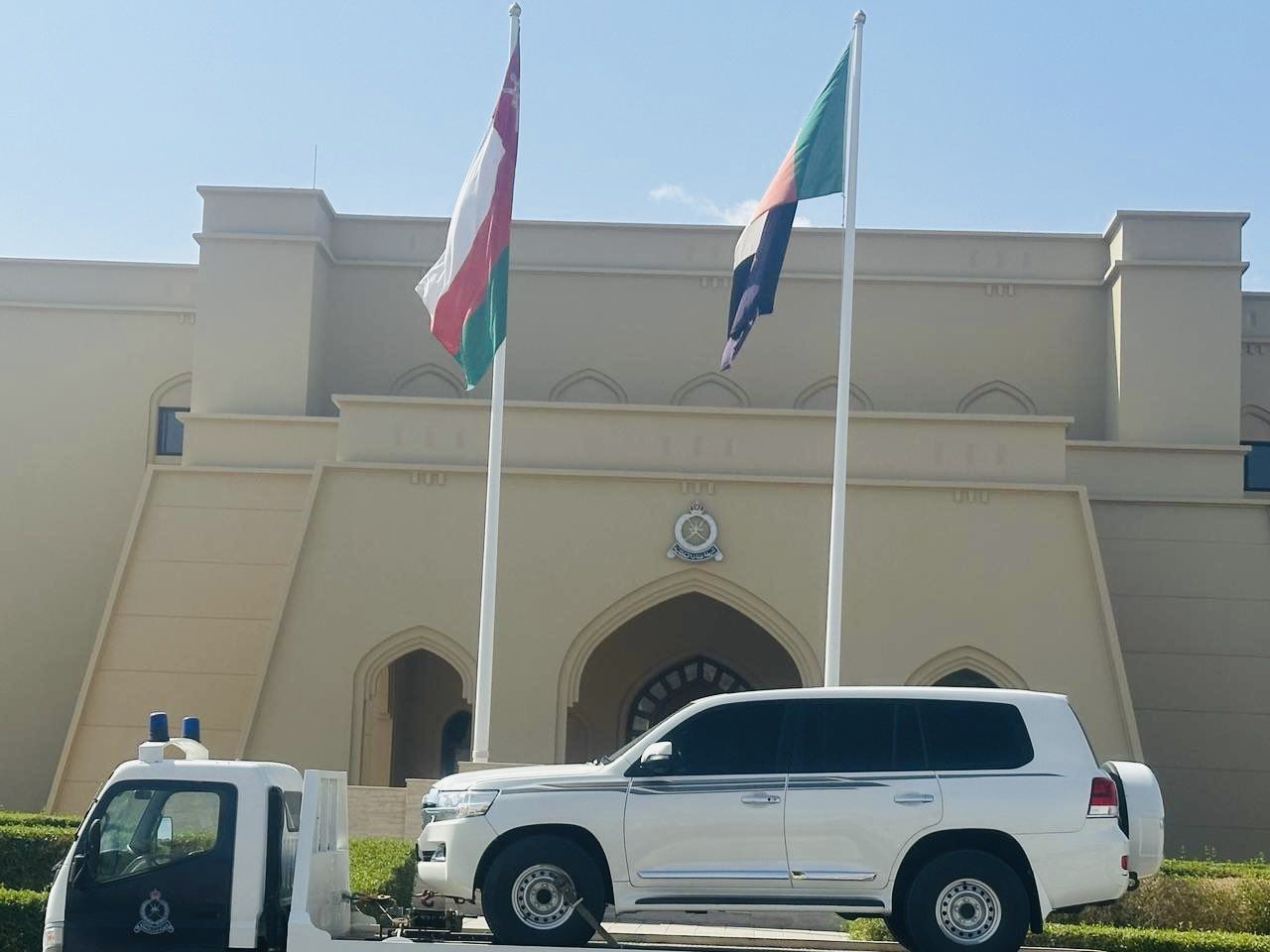 بعد تداول مقطع مرئي .. الشرطة تستوقف سائق مركبة بالظاهرة