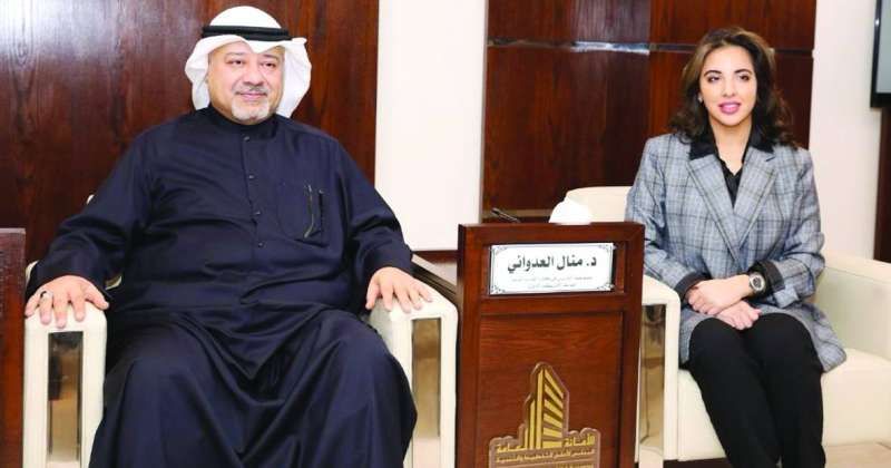 خالد مهدي ومنال العدواني خلال المؤتمر