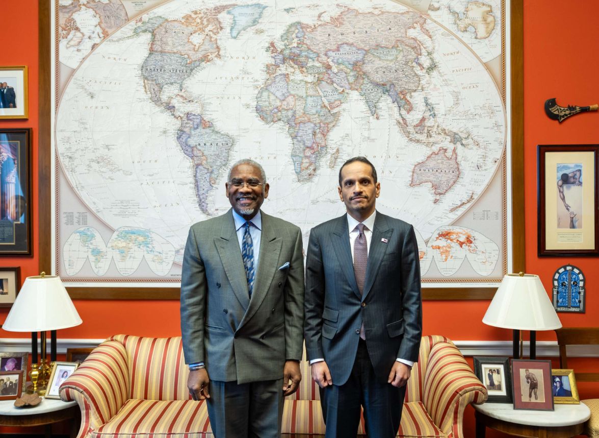 رئيس مجلس الوزراء وزير الخارجية يجتمع مع مسؤولين أمريكيين