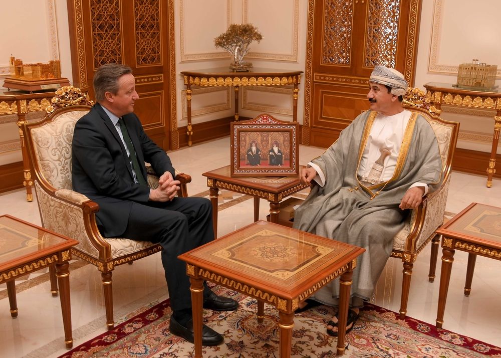 وزير المكتب السلطاني يستقبل وزير الخارجية والتنمية البريطاني