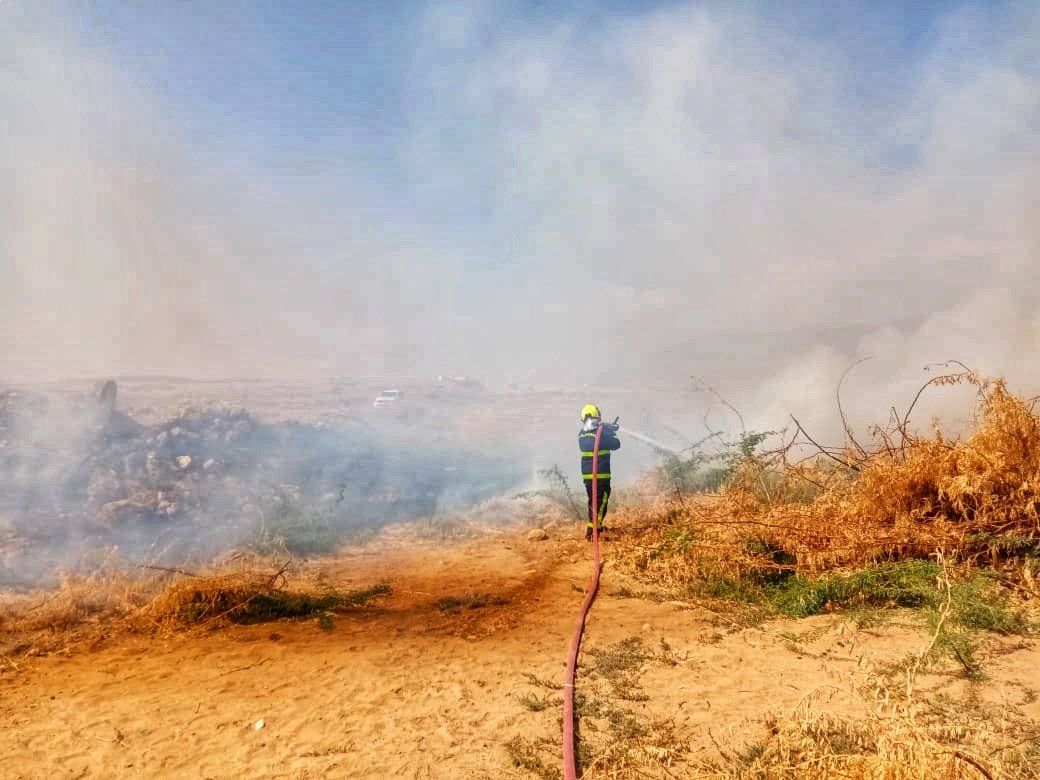 ” الدفاع المدني ” يستجيب لحادث نشوب حريق في حشائش بولاية ⁧‫طاقة