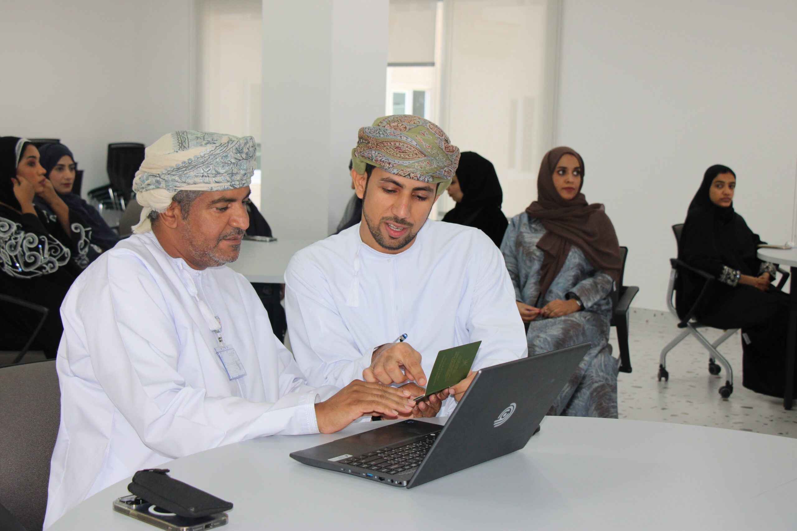 النقل والاتصالات وتقنية المعلومات تُدشن خدمة التحقق الإلكتروني من صحة شهادات البحارة