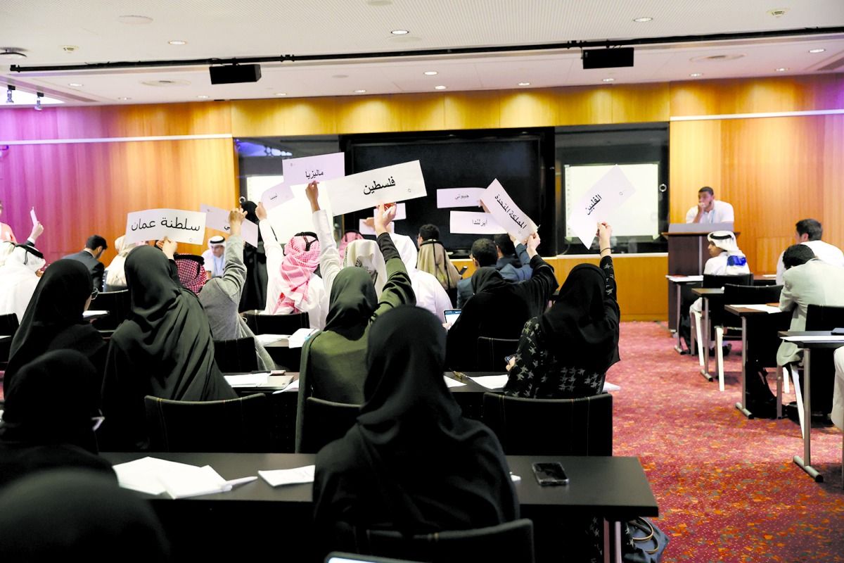 خلال مؤتمر «مُحاكاة الأمم المتحدة».. تدريب 60 طالباً على مهارات التحدث أمام الجمهور