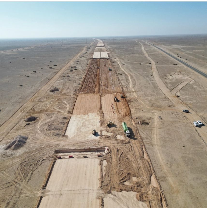 إنجاز 27 % من ازدواجية طريق الرئيس من دوار مطار الدقم إلى رأس مركز