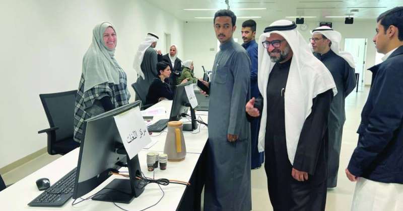 الحربي وقياديو الجامعة يتابعون التسجيل بالشُّعب الدراسية