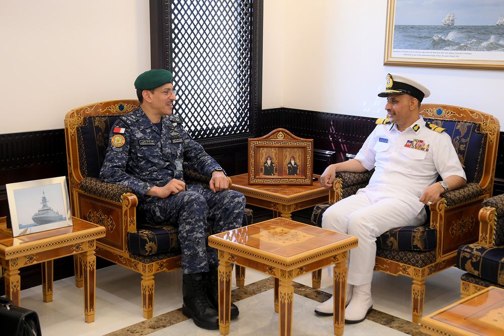 قائد البحرية السلطانية يستقبل قائد مركز العمليات البحري الموحد