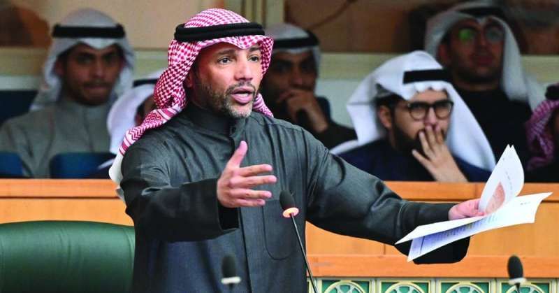 الغانم يتحدث في الجلسة