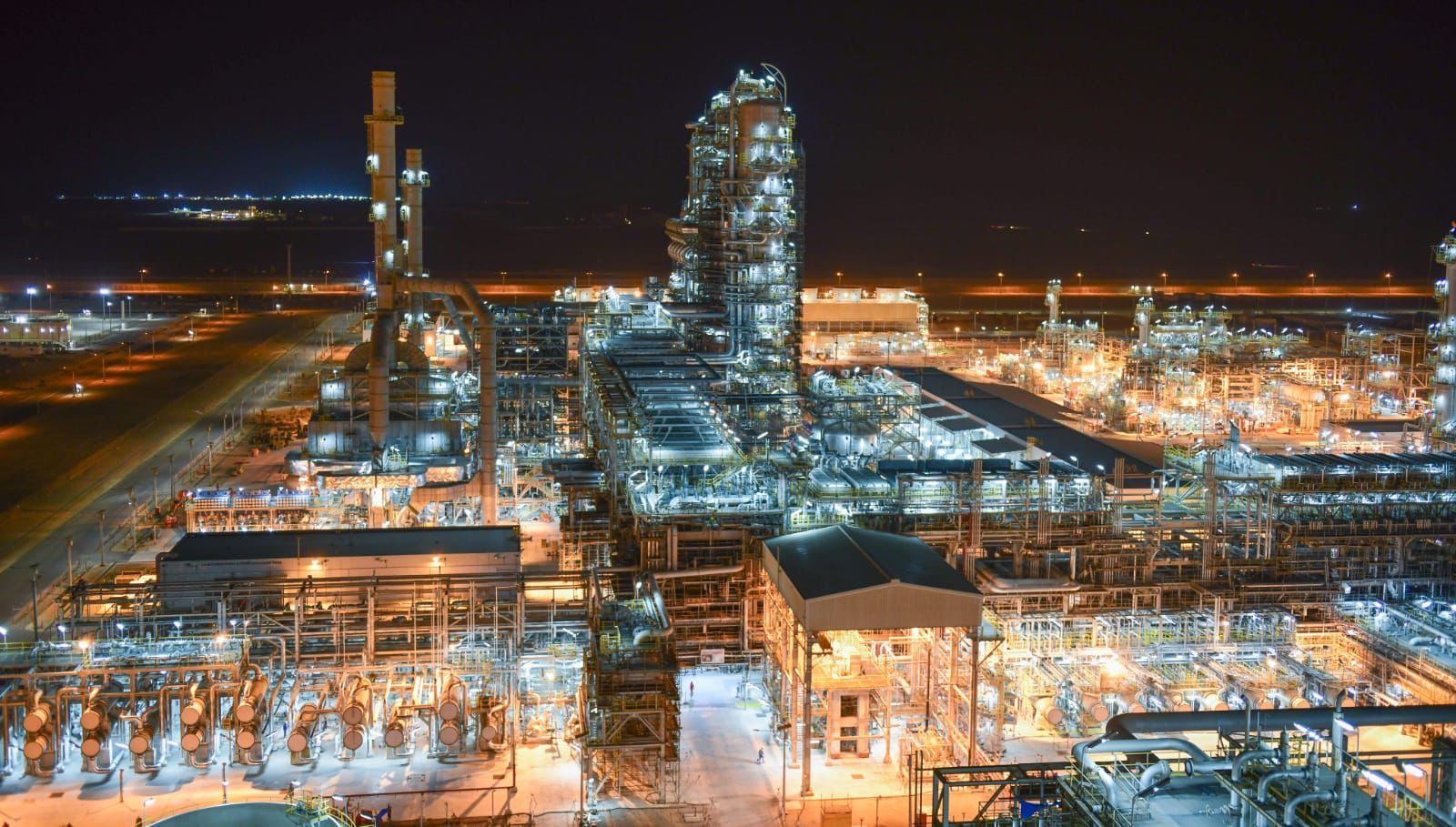 غدا بداية عصر جديد من التميّز في قطاع تكرير النفط .. إليك رحلة مصفاة الدقم بالنقاط