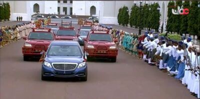 مئات المواطنين يشاركون في حفل استقبال أمير الكويت