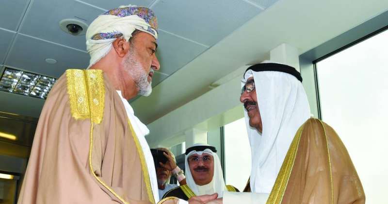الأمير: حريصون على توطيد العلاقات التاريخية مع عُمان