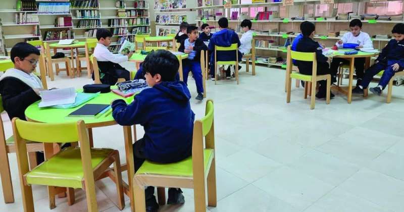 المكتبة المدرسية مرفق تربوي يثري معلومات الطلبة وينمي مهاراتهم الكتابية والقرائية