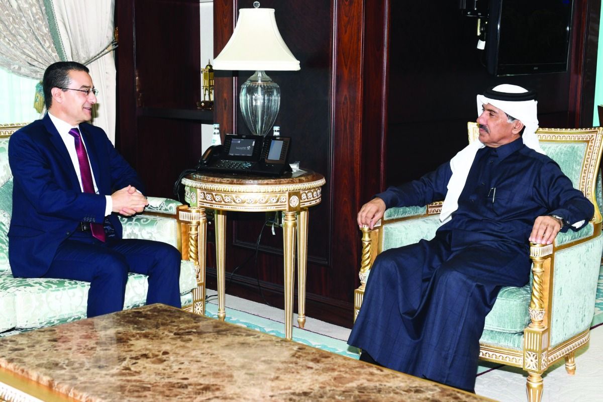 الحمادي يستعرض التعاون مع سفراء تونس والجزائر والصين