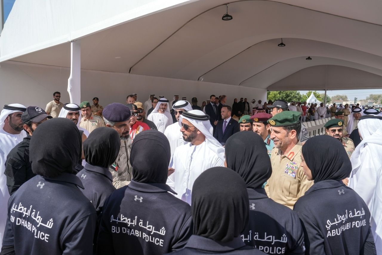 سيف بن زايد يشهد منافسات اليوم الخامس من تحدي الإمارات للفرق التكتيكية