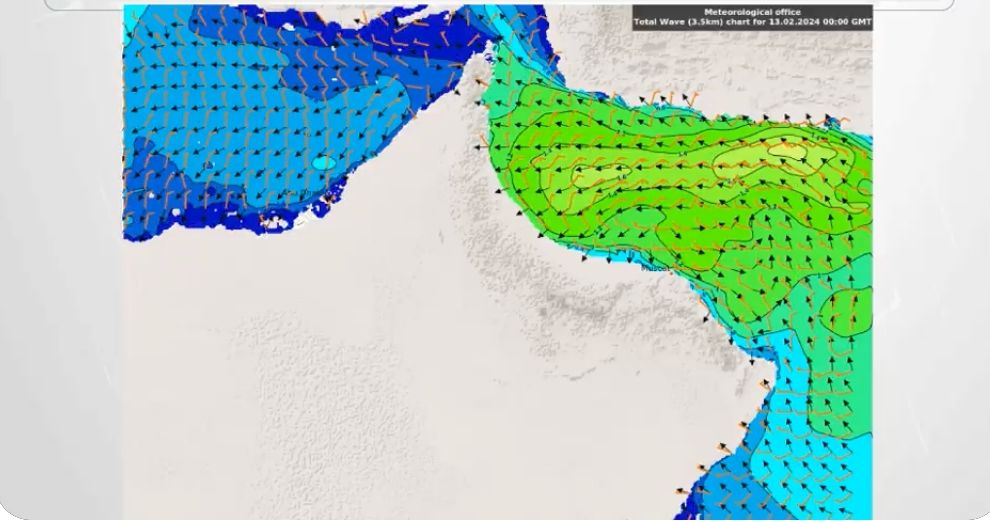 الأرصاد تحذر .. ارتفاع موج البحر على سواحل مسندم وبحر عمان