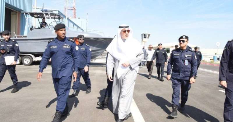 اليوسف تفقد قاعدة صباح الأحمد البحرية: رصد أي تجاوزات في المياه الإقليمية والتعامل معها