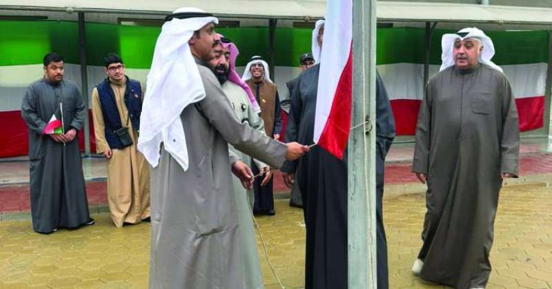 الحميدي المطيري خلال مراسم رفع العَلم