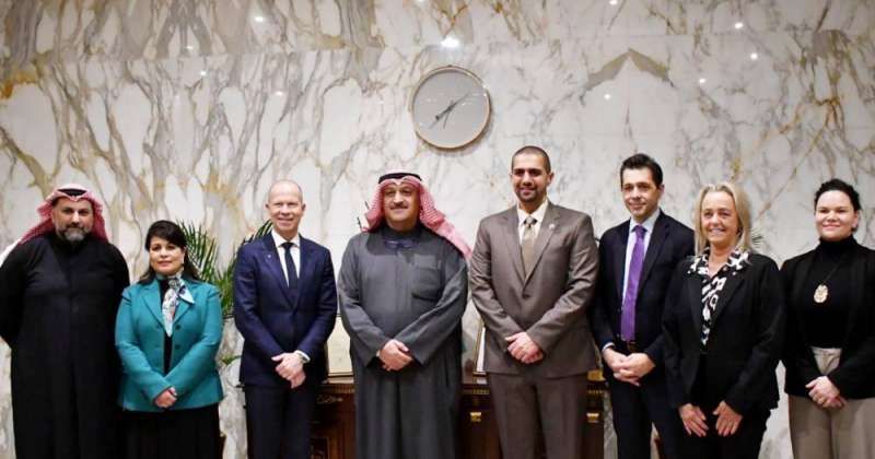 وزير الصحة يبحث مع وفد الكلية الملكية الكندية العالمية سبل تعزيز التعاون المشترك