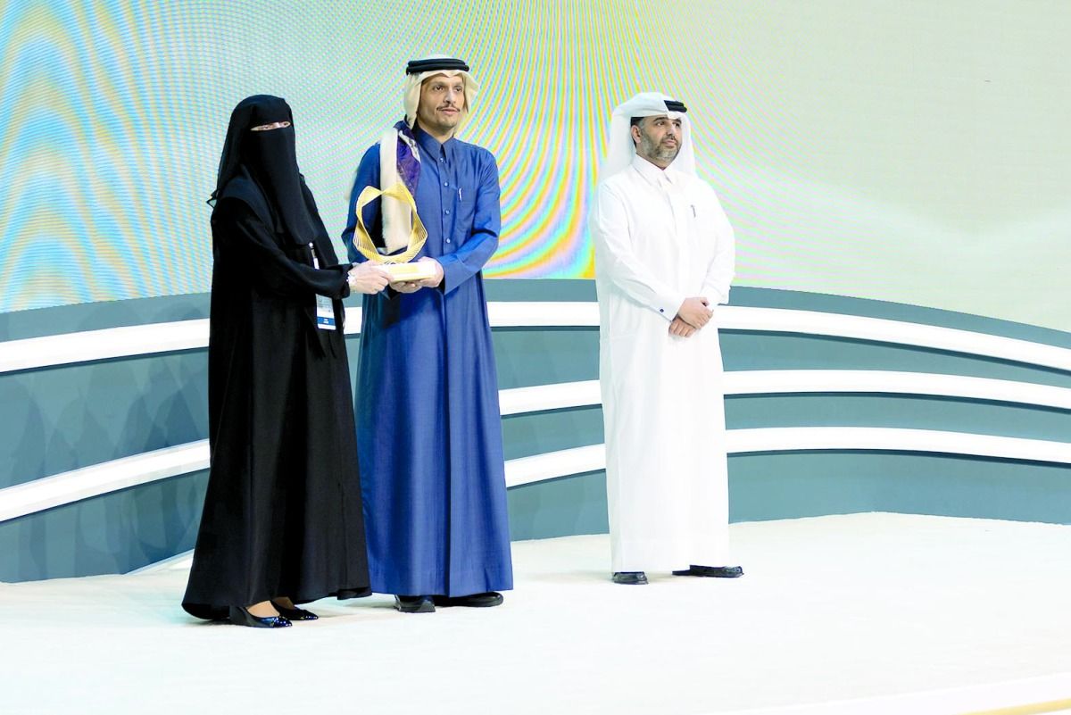 رئيس الوزراء يتوّج الفائزين بجائزة التميز الحكومي