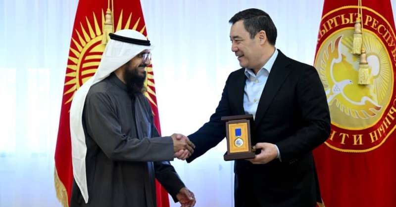الشايع يتسلم وسام «داناكر» من رئيس جمهورية قيرغيزستان صدير جاباروف