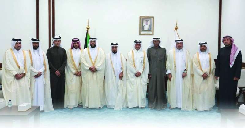 بوجروة مستقبلاً الوفد القطري