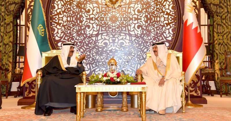 سمو الأمير وملك البحرين يعقدان جلسة المباحثات الرسمية