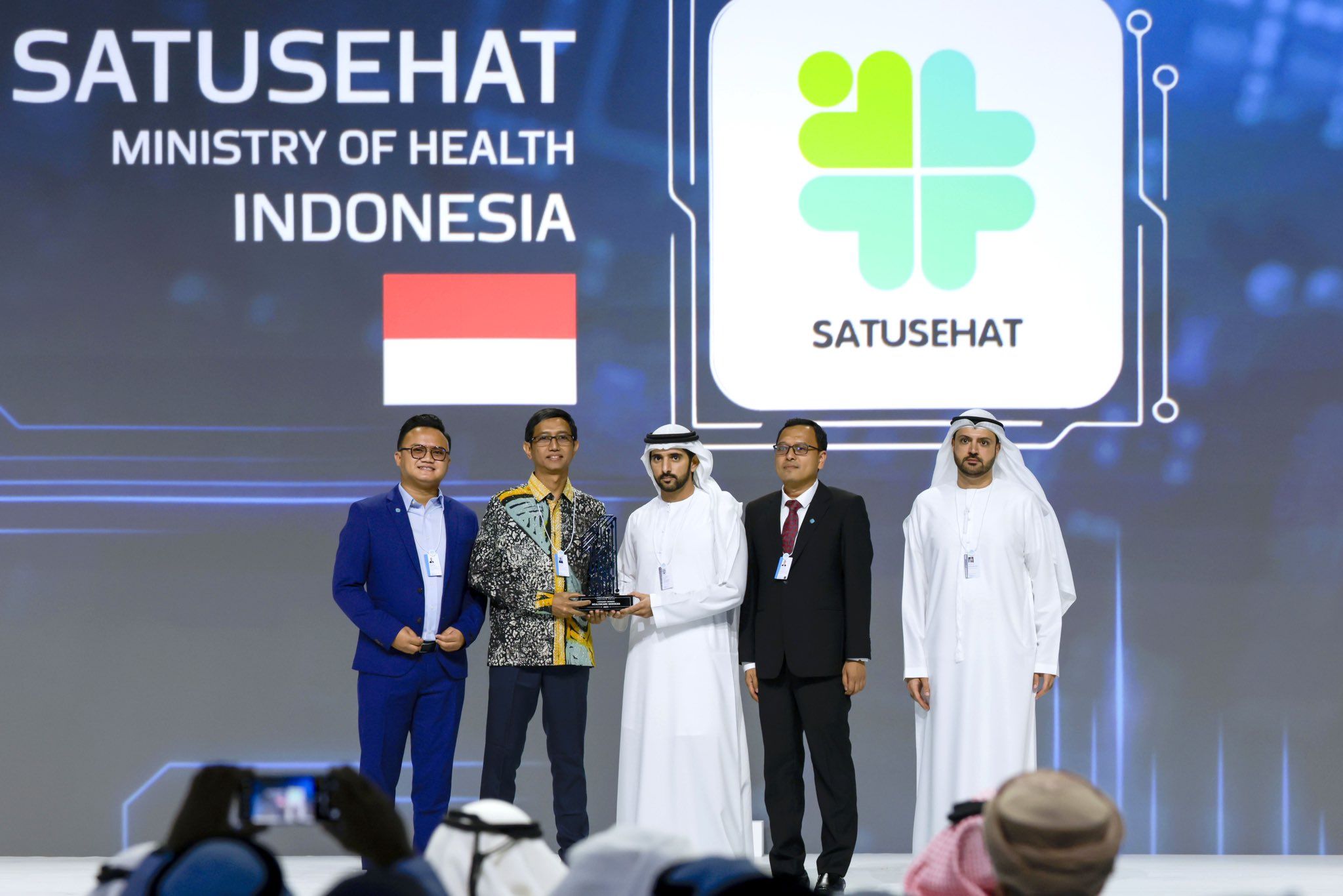 حمدان بن محمد: جائزة "تكنولوجيا الحكومات" تعكس نهج الإمارات في تأسيس خدمات حكومية تسهل حياة الناس