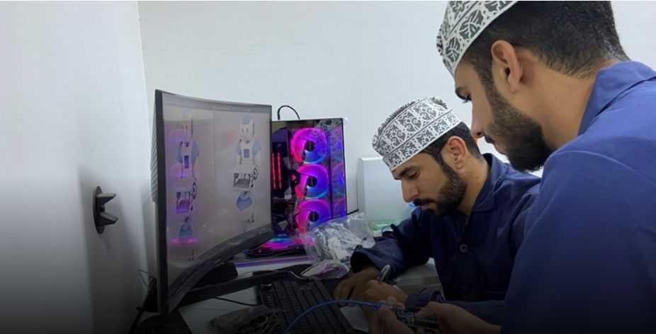 طلبة من جامعة التقنية بشناص يتبكرون روبوتًا للفحص الأولي للمرضى