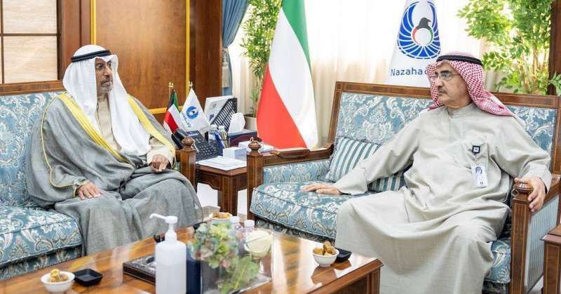 رئيس الوزراء يسلم «نزاهة» إقراراً بذمته المالية