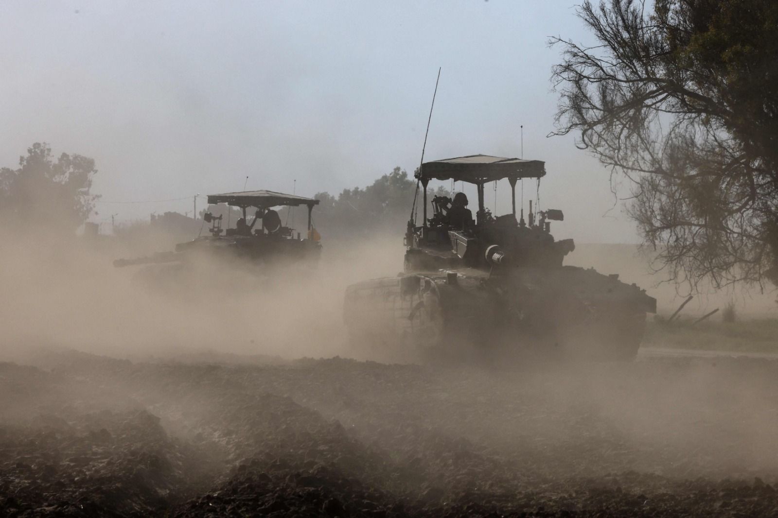 الاحتلال يتوعد بتكثيف العدوان في رفح ..وتصعيد دامٍ عبر الحدود اللبنانية الإسرائيلية