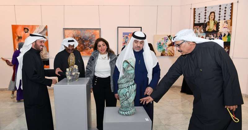 «القرين الثقافي» يطلق معرضه التشكيلي.. وفوز 10 بجائزة «عيسى صقر الإبداعية»