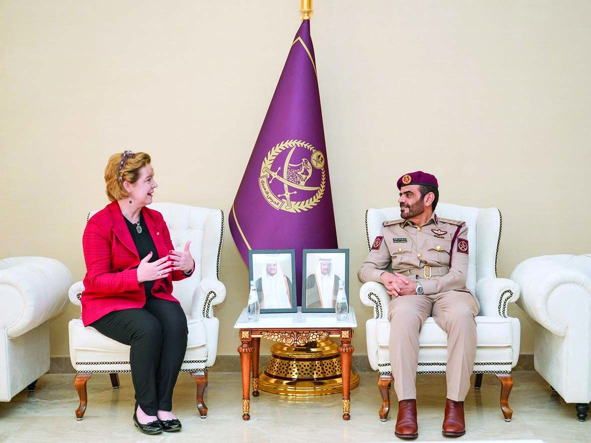 قائد الحرس الأميري  يلتقي السفيرة الكندية