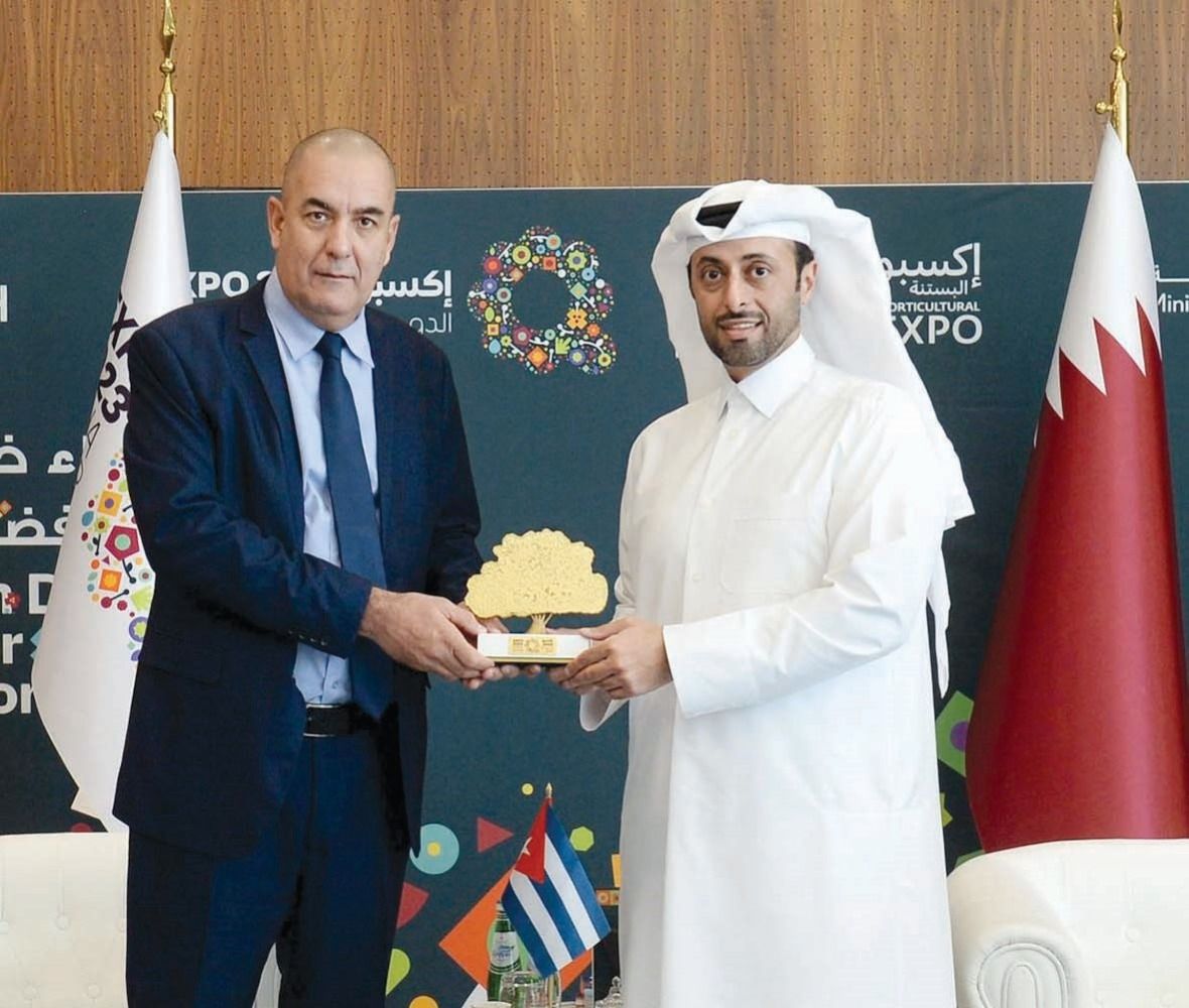 وزير البلدية يجتمع  مع وزير الزراعة الكوبي