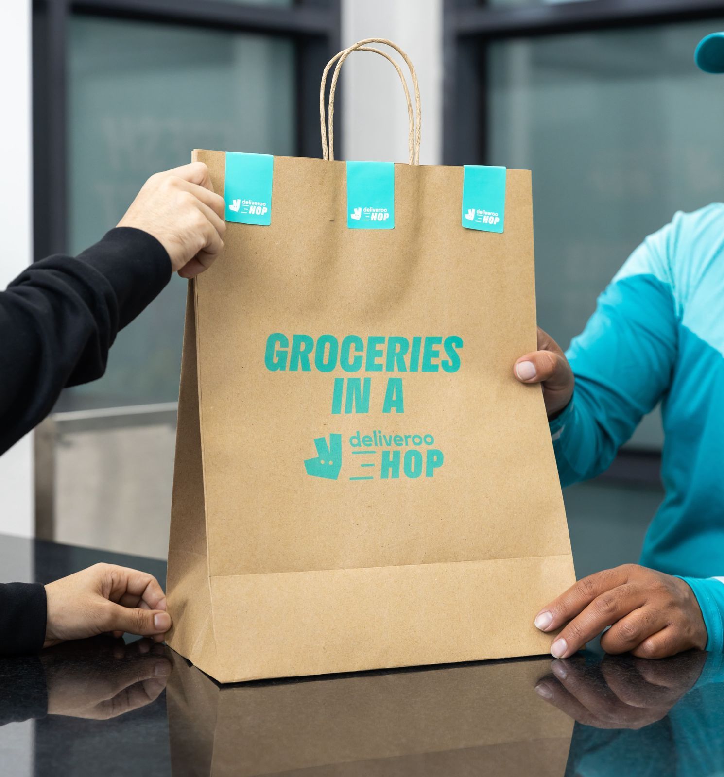 في أحدث تقرير لـ«ديليفرو»: الإمارات تشهد نمواً كبيراً في أعمال البقالة