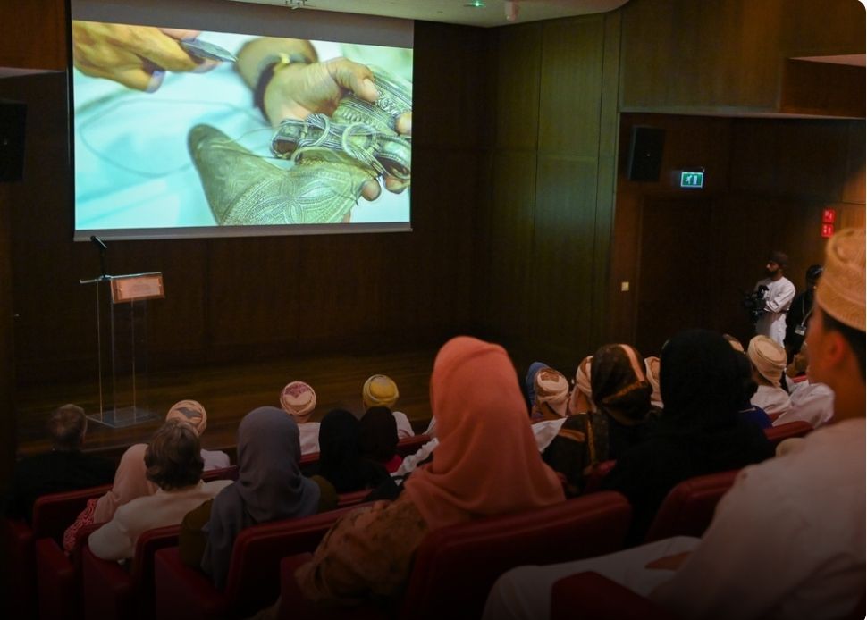 المتحف الوطني يدشن الفيلم الوثائقي “أكثر من معلم: قصة من عُمان”