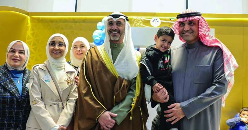 الشيخ محمد العبدالله والبرجس في جناح الهيئة