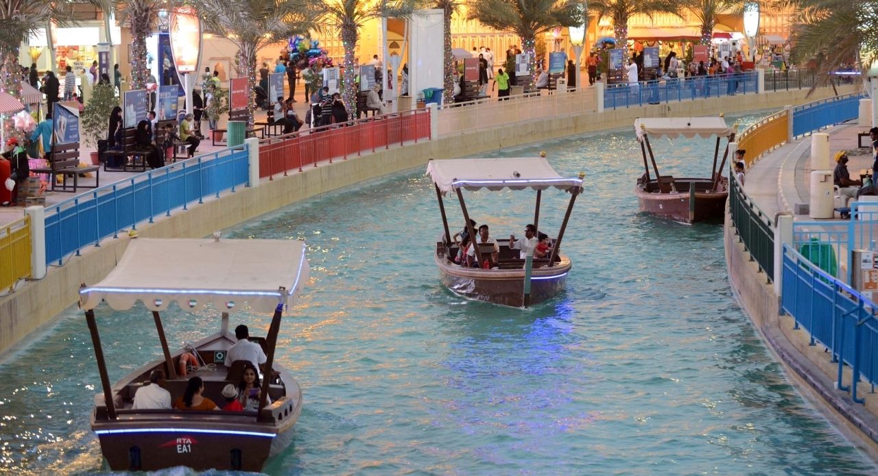 جولات العبرات.. رحلات سياحية على جناح التراث