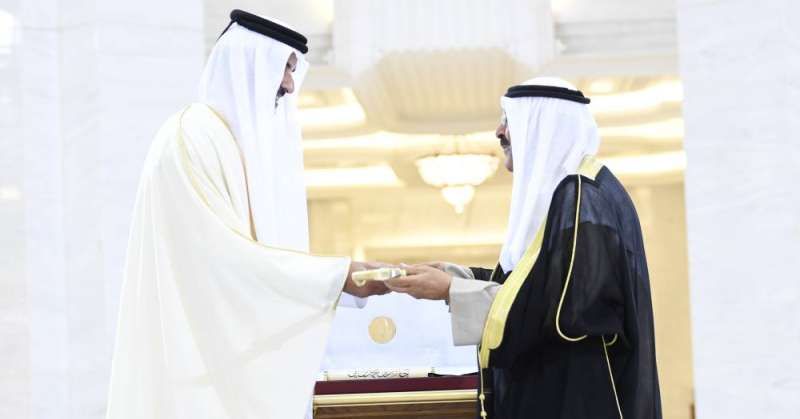 أمير قطر يهدي سمو الأمير «سيف المؤسس الشيخ جاسم بن محمد بن ثاني»