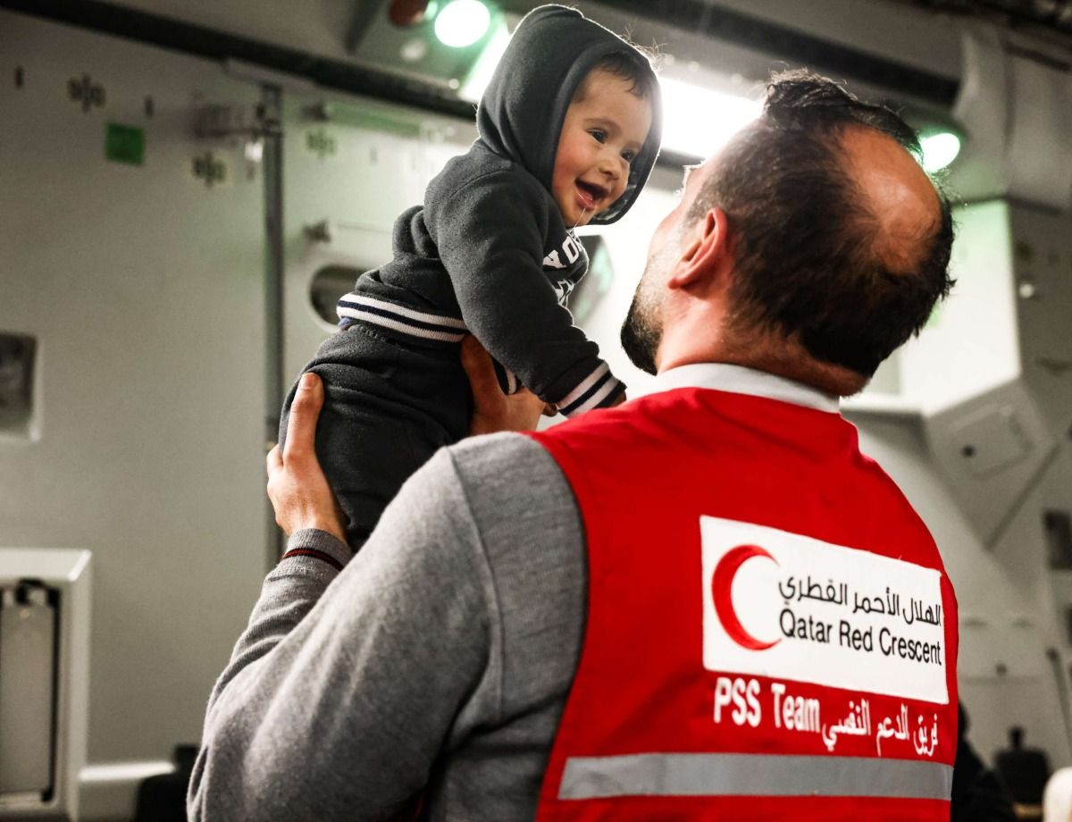 طائرة مساعدات قطرية للأشقاء الفلسطينيين بغزة تصل العريش