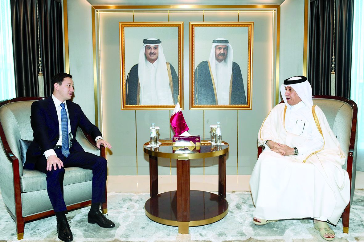 المريخي يتسلم نسخة  من اعتماد سفيري أوزبكستان وكينيا