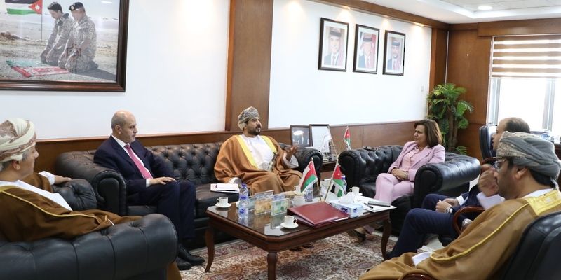 سلطنة عُمان والأردن تبحثان سبل التعاون الاستثماري والتجاري