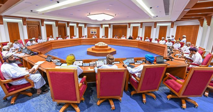 المجلس البلدي بظفار يناقش مشروعات الخدمات العامة الحالية والمستقبلية