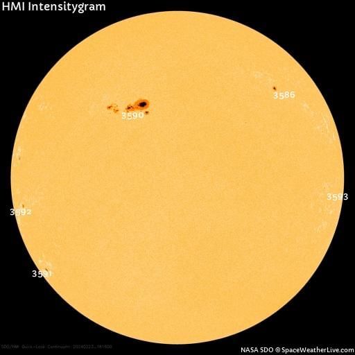 الإمارات للفلك : رصد بقعة شمسية عملاقة في قرص الشمس
