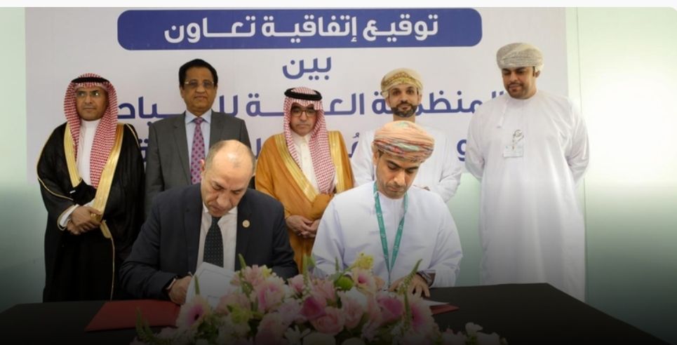توقيع اتفاقية تعاون استراتيجي بين كلية عُمان للسياحة والمنظمة العربية للسياحة